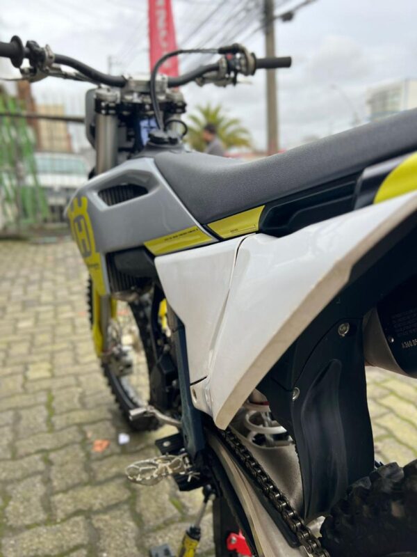Moto Husqvarna FC 250 - Semi nueva - 250cc - Imagen 2